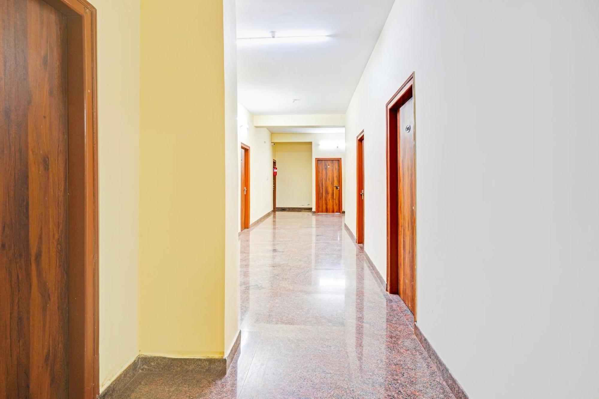 Super Hotel O Srigandhakavalu Formerly Chamundeshwari Lodging Jālahalli المظهر الخارجي الصورة